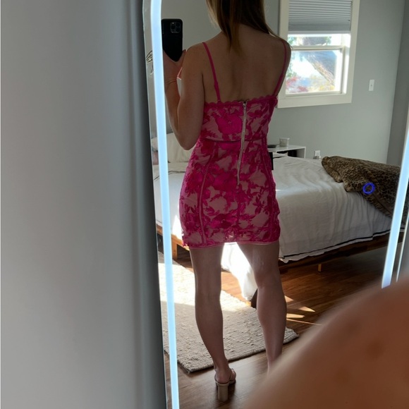 Gorgeous Pink Stunner! - Picture 2 of 7